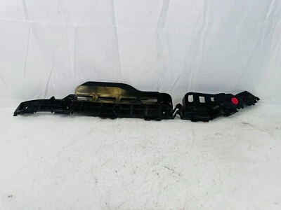 Soporte de montaje de parachoques trasero izquierdo Toyota Highlander 2014-2019 OEM Foto 1 de 4