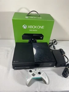 Microsoft Xbox One 1540 500GB Console - Black w/ Controller + Box TESTED - Picture 1 of 16