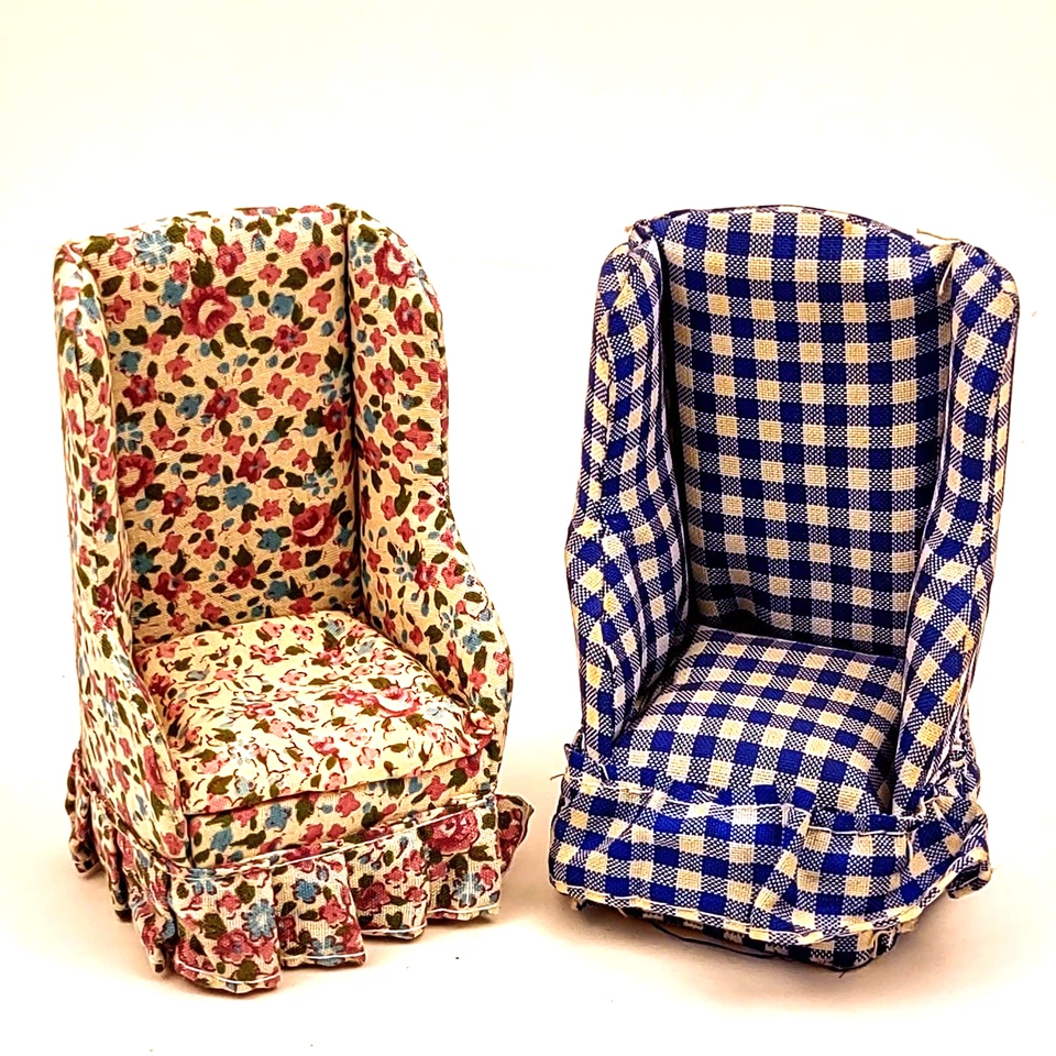 Sillas de respaldo alto muebles para casa de muñecas azul guinga y rosa floral decoración vintage Foto 1 de 4