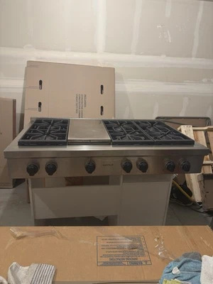 Wolf 48" Range Top - SRT486G - 6 Quemadores + Plancha Perillas Negras Inoxidable Foto 1 de 4