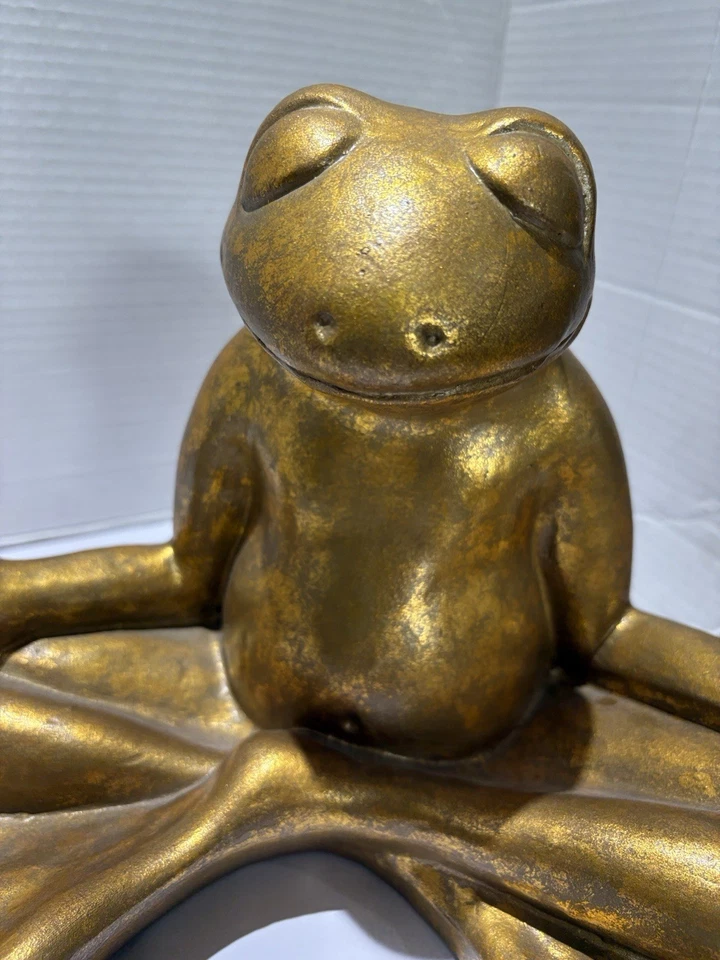 Pier 1 Rana Estatua Meditación Zen Yoga Cerámica Estatuilla Acabado Dorado RARO Jardín Foto 1 de 4