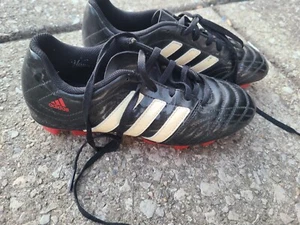 Adidas Women's size 6 indoor Soccer cleats -Black & Red Traxion Shoes Sneakers - Picture 1 of 3
