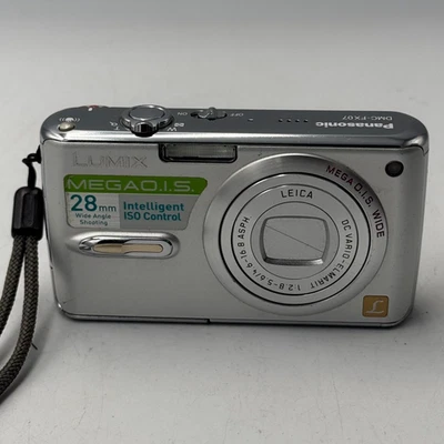 Panasonic Digital Camera Lumix DMC-FX07 7.2MP Silver - Image 1 of 4