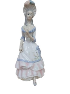 Tengra Lady Figurine Collectable Pastel Coloured Gloss Ornament Valencia Spain  - Picture 1 of 9