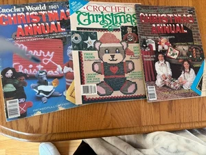 3 vintage CHRISTMAS ISSUES CROCHET WORLD  1981,1985  1987 , - Picture 1 of 1
