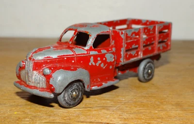 Rare Camion Dinky Toys réf 25K Studebaker Maraicher Rouge Roues en Zamac - Photo 1/4