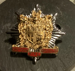 VERALTETES CROYDON FEUERWEHR MÜTZENABZEICHEN. VERGOLDET VARIANTE - Bild 1 von 3