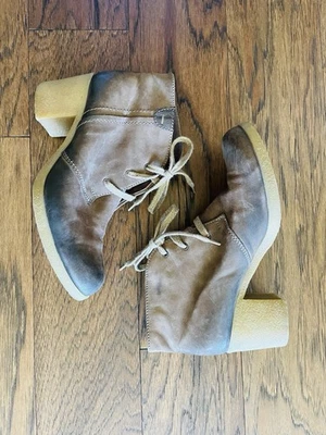 Botines Sundance de gamuza de cuero con cordones y tacón bloque hechos en Italia talla 9 Foto 1 de 4