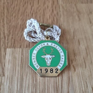 1982 DEVON & EXETER ANNUAL MEMBERS BADGE - EXCELLENT CONDITION - Picture 1 of 3