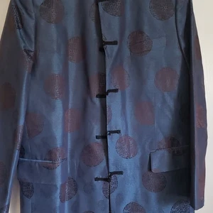 Blaue gesteppte Anzugjacke aus Seidenmischung im chinesischen Stil - Bild 1 von 8