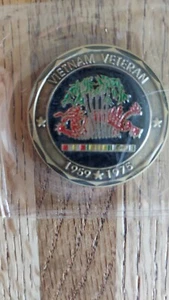 UNITED STATES ARMED FORCES VIETNAM VETERAN CHALLENGE COIN - Picture 1 of 4