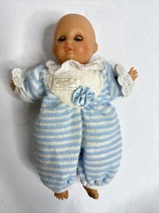 Vintage Zapf Creation Baby Puppe, Miniatur, Augenlider schließen, Outfit enthalten! - Bild 1 von 8
