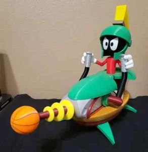 Looney Tunes Marvin The Martian and Spaceship classic - Picture 1 of 5