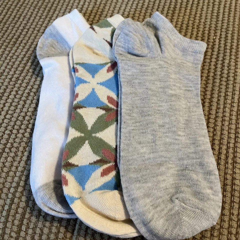 Juego de tres calcetines decorativos para mujer talla 4-10 totalmente nuevos Foto 1 de 1