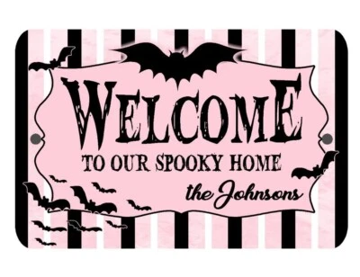 Placa personalizada de morcegos pretos rosa Halloween 8" x 12" porta de metal coroa de boas-vindas - Imagem 1 de 4