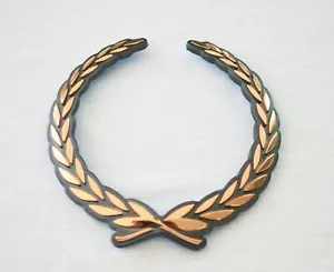 95-01 CADDY ELDO DTS DHS CATERA ESCALADE GOLD PLATED GRILL WREATH EMBLEM 3542782 - Picture 1 of 2