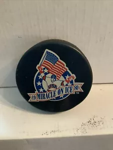 Rarer Black Version 1980 Miracle On Ice USA Player Waving US Flag Olympics #1000 - Picture 1 of 3