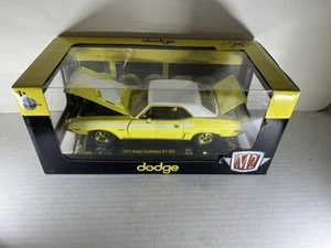 M2 Machines 1971 Dodge Challenger R/T 383 Gold Chase 750 Pc 1:24 - Picture 1 of 7