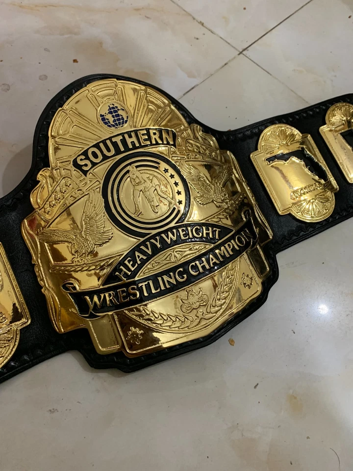 Cinturón campeonato peso pesado sur Nwa, 4 mm zinc, chapado en oro, correa de cuero Foto 1 de 4