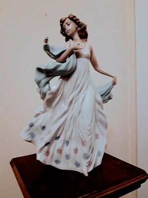 SCULTURA PORCELLANA LLADRO - SERIE DONNE  Rif. 01006193 - DAMA - Immagine 1 di 4