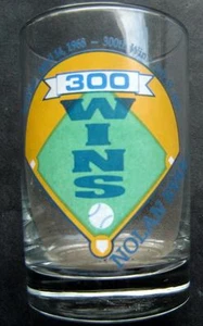 Nolan Ryan Glass 300 Wins with Facsimilie Autograph 4 1/2" Tall - Picture 1 of 1