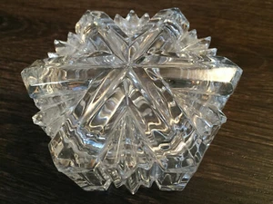 Caja de baratijas de cristal cubierto en forma de copo de nieve Mikasa ""Nature's Song"" 606 - Imagen 1 de 7