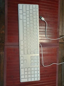 Mac Apple Keyboard ModelA1243 USB Wired Aluminum Silver - Picture 1 of 4