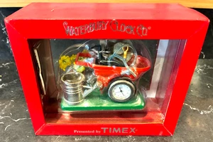 Reloj de escritorio Waterbury Clock Company presentado por TIMEX “Garden Cart” - Imagen 1 de 5