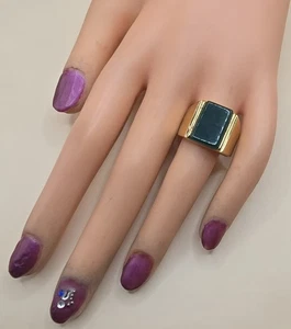 Vergoldeter Edelstahl-Ring 316L mit grünem Cabochon – NEU mit Schmuckkarton - Bild 1 von 7