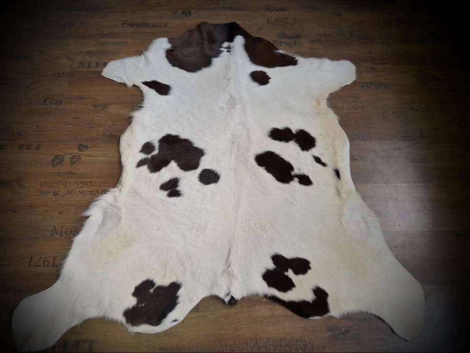 KUHFELL KALBFELL FELL TEPPICH  WEISS - BRAUN  140x134cm  #719 - Bild 1 von 1