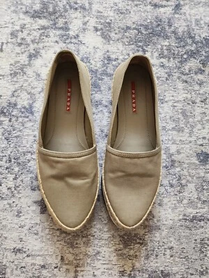 Alpargata Prada Auténtica Talla 37, Se Ajusta a Talla Única Más Pequeña  Foto 1 de 4