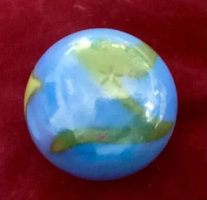 Large VTG Shiny Green & Blue Swirled Glass 1 1/4” Diameter Marble, Machine Made - Picture 1 of 5