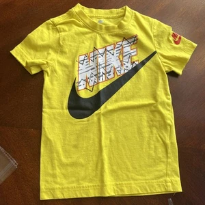Nike Performance T Shirt Boys Size Small 3-4 Years Spell Out Logo Tee Full Chest - Picture 1 of 4