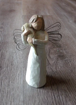 COLLECTIBLE WILLOW TREE ANGEL OF FRIENDSHIP FIGURE 6 INCH TALL - Image 1 of 3