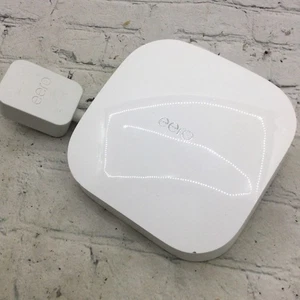 Sistema Wi-Fi de malla EERO Pro 6 K010001 Tri-Band Wi-Fi 6 usado - Imagen 1 de 6