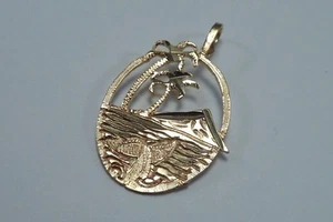 14K Yellow Gold "Beach Scene" Pendant - Picture 1 of 3