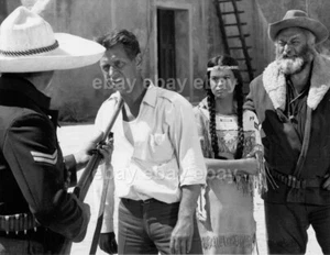 FOTO RARA DE 10X8 PULGADAS WINNETOU SNF MANO DE FUEGO ANTIGUA MARIE VERSIN - Imagen 1 de 1