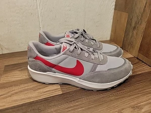 Nike Waffle NAV FJ4195 004 Wolfsgrau Universität Rot Schuhe nby Herren Größe 12 - Bild 1 von 8