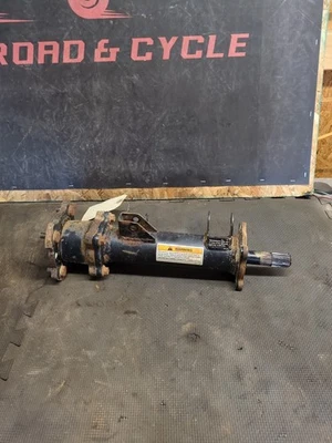Arctic Cat 375 2002 eje trasero izquierdo y carcasa Foto 1 de 4