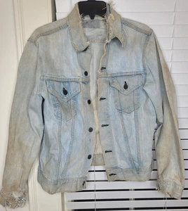 Mens VTG LEVI'S Thrashed Distressed Denim Trucker Jacket Sun Bleached Grunge - Foto 1 di 15