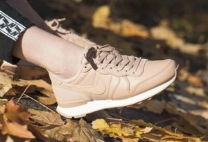 Nike Internationalist Leather Sneakers 