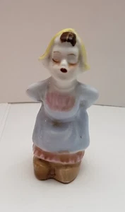 VINTAGE KISSING DUTCH GIRL SALT / PEPPER SHAKER ~ 3" - Picture 1 of 5