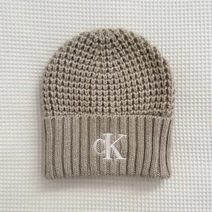 Calvin Klein Jeans BNWT Knit Logo Beanie Hat Light Beige Oatmeal Embroidered - Picture 1 of 4