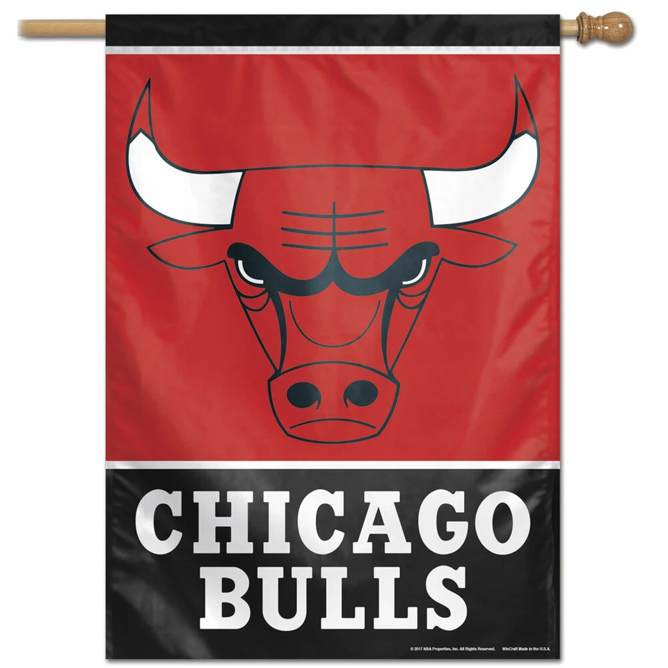 BANDERA DE LA CASA DE LOS TOROS DE CHICAGO 28"X40" BANDERA VERTICAL AL AIRE LIBRE CON LICENCIA DE LA NBA Foto 1 de 1