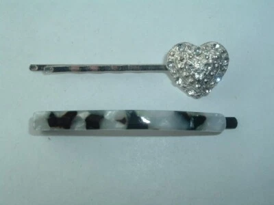 ALFINETES DE CABELO VINTAGE CORAÇÃO DE STRASS E PLÁSTICO CINZA PRETO - Imagem 1 de 2