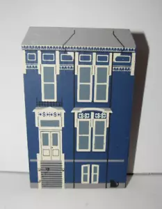 DE COLECCIÓN AÑOS 80 LOS GATOS MAULLIDO PINTADO DAMA SERIE DAMA IRIS CASA MADERA AZUL - Imagen 1 de 2