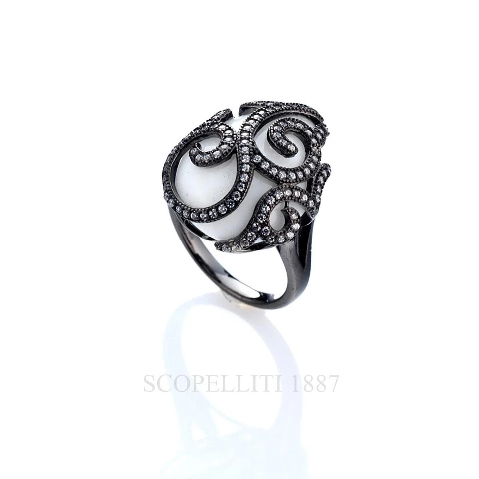 Anello Tsars  Alexandra in argento brunito con agata bianca e zirconi - Immagine 1 di 1