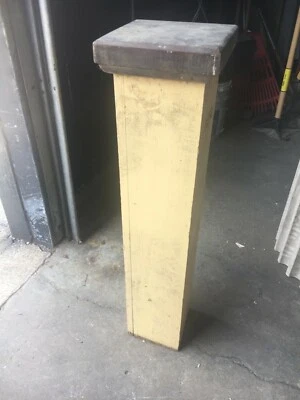 C1890 Corazón Pino Newel Post Bannister Columna 37” x 9” x 7” Eje Cuadrado Color Crema Foto 1 de 4