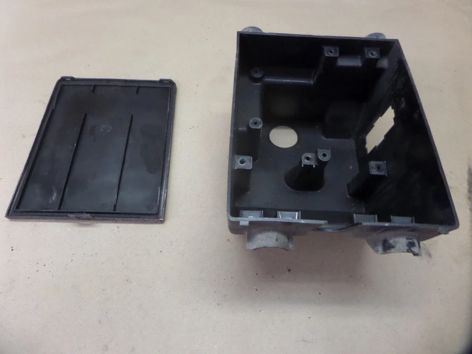 1988 BMW K75 T FUSE BOX W/ LID COVER — 第 1/4 张图片