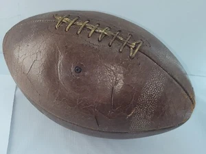 Piel de cerdo de fútbol de cuero antiguo antiguo temprano - Imagen 1 de 12